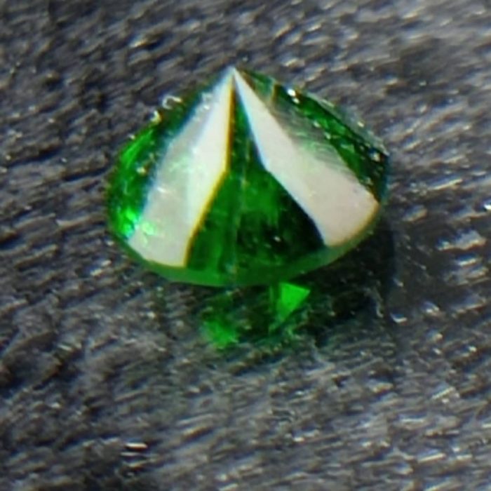 جواهر دمانتوئید D23