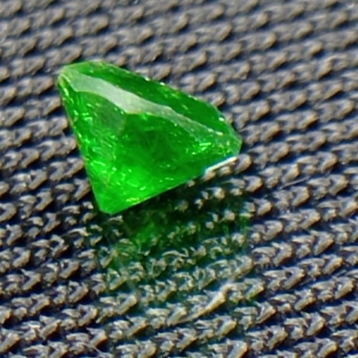 جواهر دمانتوئید D103
