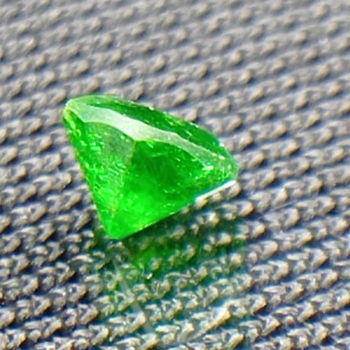 جواهر دمانتوئید D103