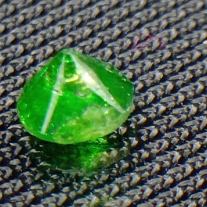 جواهر دمانتوئید D103