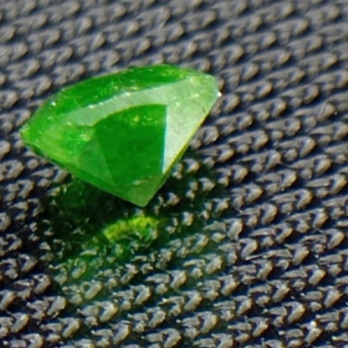 جواهر دمانتوئید D104