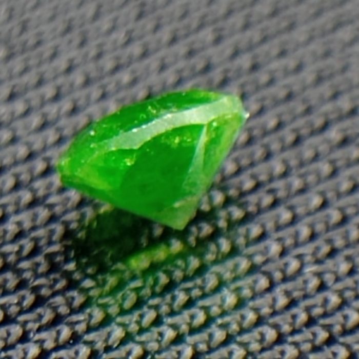 جواهر دمانتوئید D104