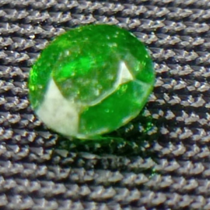جواهر دمانتوئید D105
