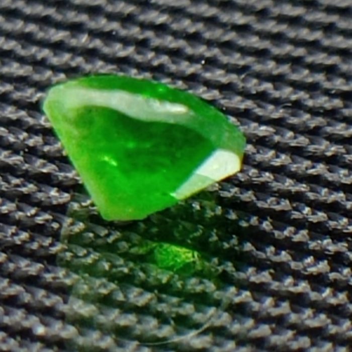 جواهر دمانتوئید D106