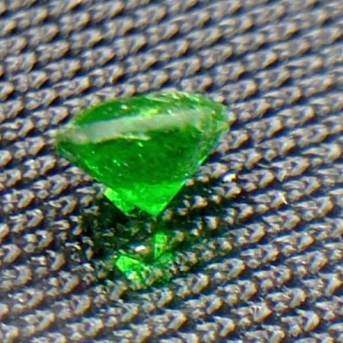 جواهر دمانتوئید D107