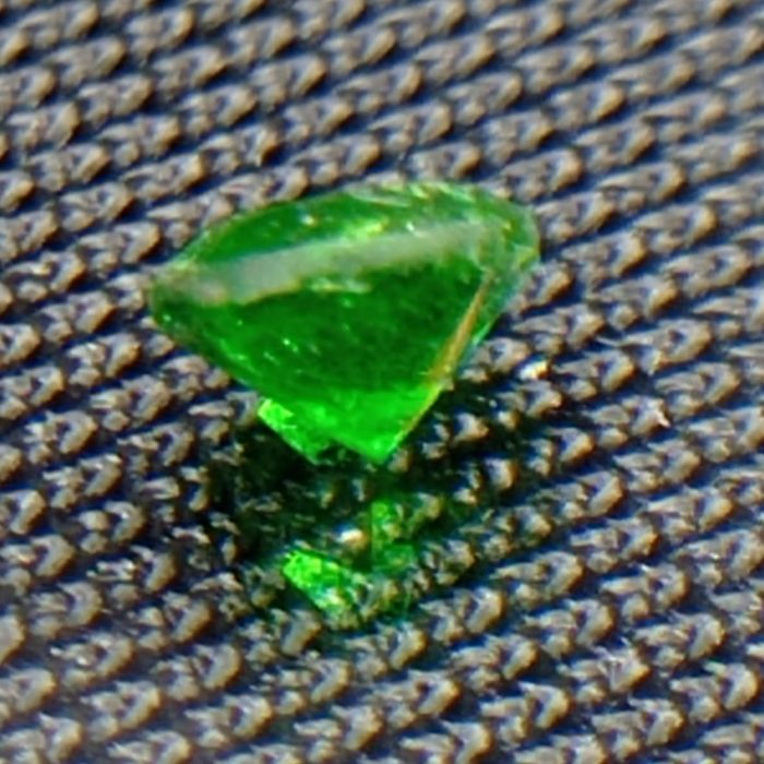 جواهر دمانتوئید D107