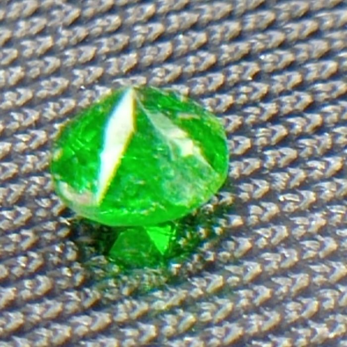 جواهر دمانتوئید D107